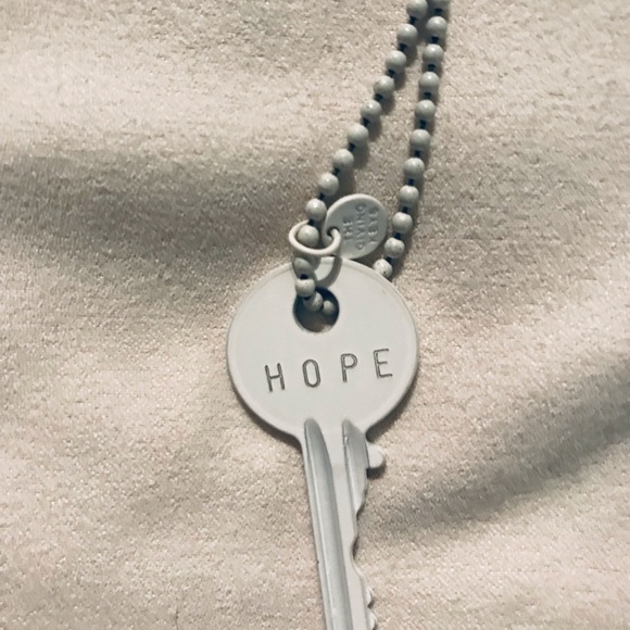 Giving Key necklaces - Picture 2 of 6